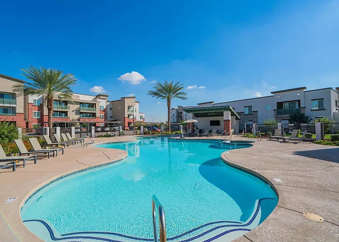 Near Stadium With Balcony Pool Gym Parking And W D Apartment Glendale