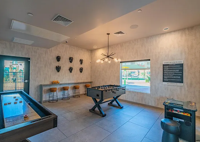 Near Stadium With Balcony Pool Gym Parking And W D * Glendale