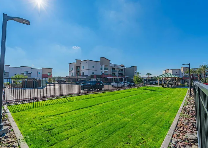 Apartment Near Stadium With Balcony Pool Gym Parking And W D