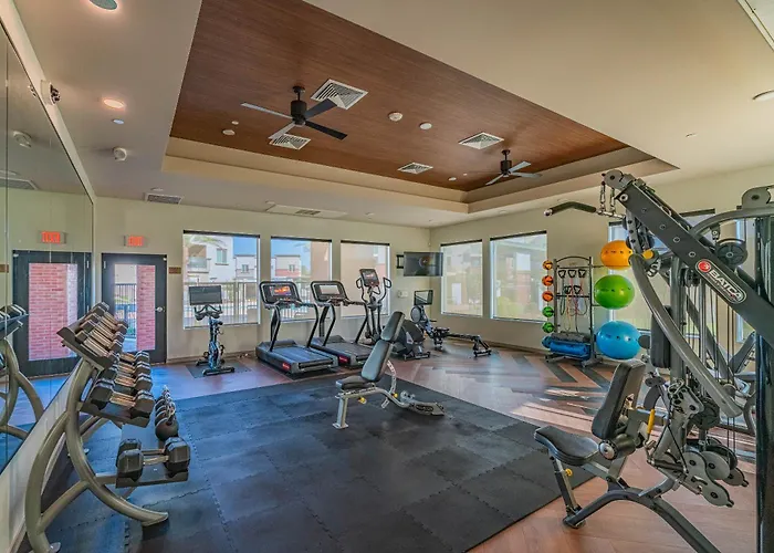 Near Stadium With Balcony Pool Gym Parking And W D * Glendale