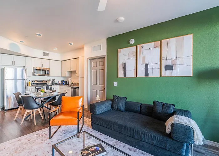 Near Stadium With Balcony Pool Gym Parking And W D * Glendale