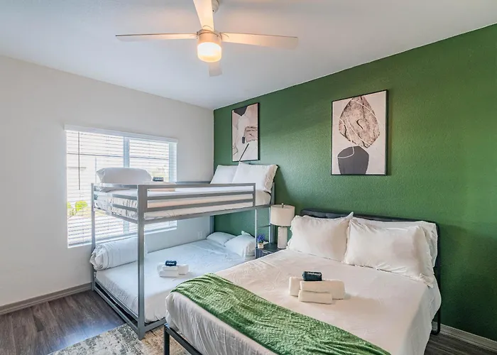 Near Stadium With Balcony Pool Gym Parking And W D Glendale