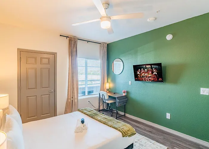 Near Stadium With Balcony Pool Gym Parking And W D Apartment *