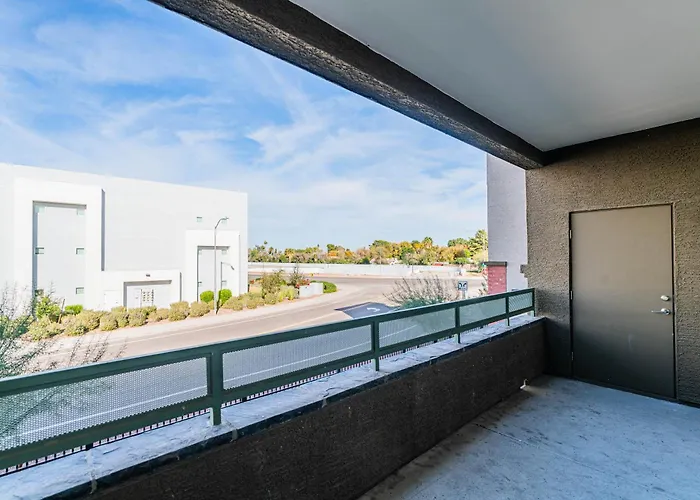 Apartment Near Stadium With Balcony Pool Gym Parking And W D *